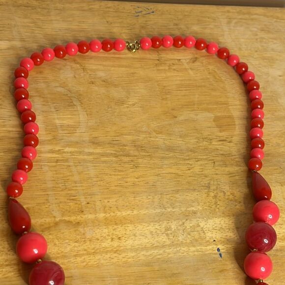 Pink and red circular beaded acrylic fashion statement necklace 31” - Picture 3 of 4